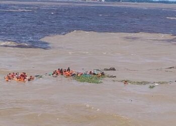 Bombeiros encerram buscas por sumidos em naufrágio no AM