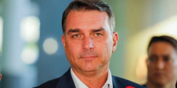 Flávio Bolsonaro recusa escolta oficial da PF para campanha eleitoral
