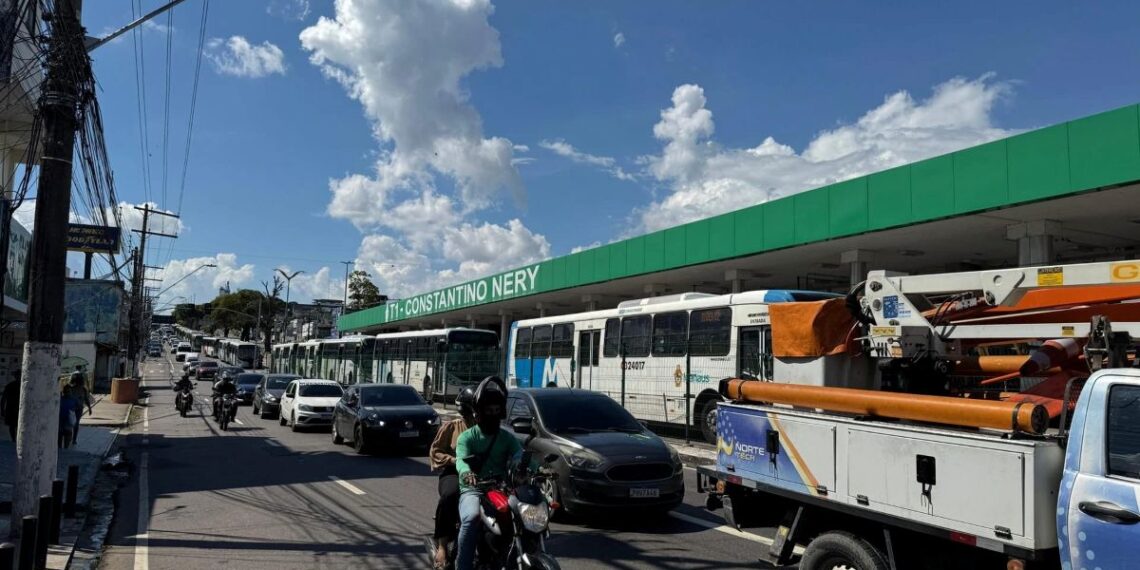 Ônibus voltam a circular em Manaus após decisão judicial