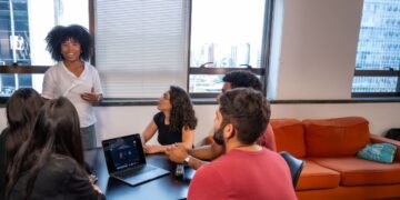 Veja como se inscrever para 1.779 vagas de estágio em cursos técnicos e TI