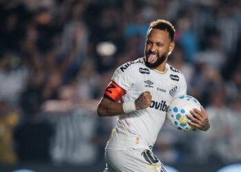 Neymar anuncia fim de ciclo e aposentadoria da Seleção Brasileira