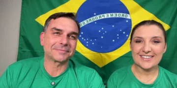 MarIA: Flávio Bolsonaro propõe aplicativo com inteligência artificial