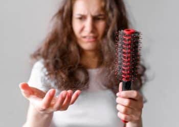 Uso de canetas emagrecedoras causa queda de cabelo? Entenda