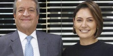 Crise com Flávio Bolsonaro afasta Michelle de eleições em 2026
