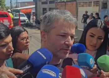Pais de bebês mortos em incêndio são presos em flagrante em Manaus