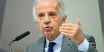 José Múcio defende aumento do orçamento militar em evento da CNI