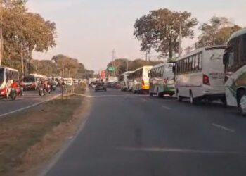 Greve do transporte especial paralisa rotas do Distrito Industrial