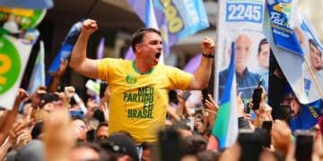 STF abre inquérito contra Flávio Bolsonaro por filme Dark Horse