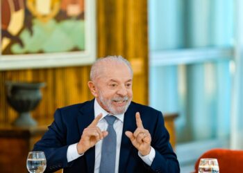 Pesquisa Quaest aponta crescimento de Lula e Flávio Bolsonaro no 1º turno