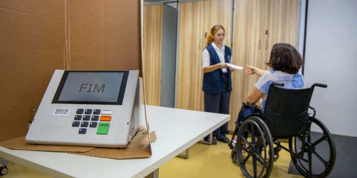 TRE-AM abre cadastro para transporte de eleitores com deficiência