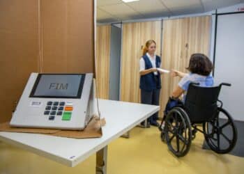 TRE-AM abre cadastro para transporte de eleitores com deficiência