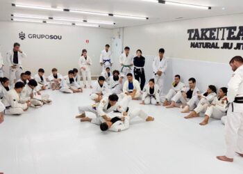 Jiu-jitsu vira ferramenta contra ansiedade e telas em Manaus