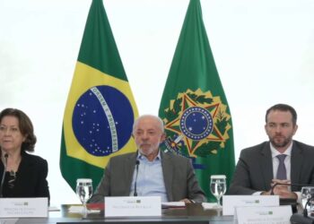 Lula anuncia reajuste de 15% e piso do Bolsa Familia vai a R$ 691