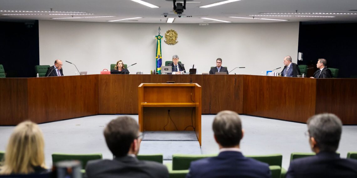 STF forma maioria para manter afastamento do diretor-geral da PF