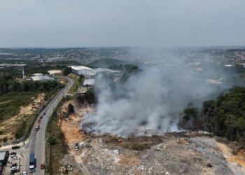 Manaus amanhece sob fumaça e bate pior nível de ar de 2026