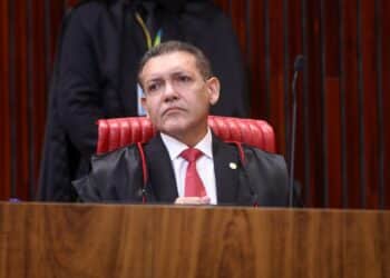 Nunes Marques avalia pedido de liminar para anular condenação de Jair
