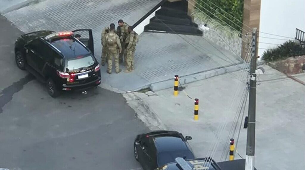 PF cumpre mandados na SSP-AM e em casa de ex-secretário em Manaus