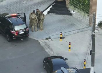 PF cumpre mandados na SSP-AM e em casa de ex-secretário em Manaus