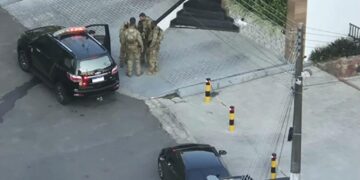 PF cumpre mandados na SSP-AM e em casa de ex-secretário em Manaus