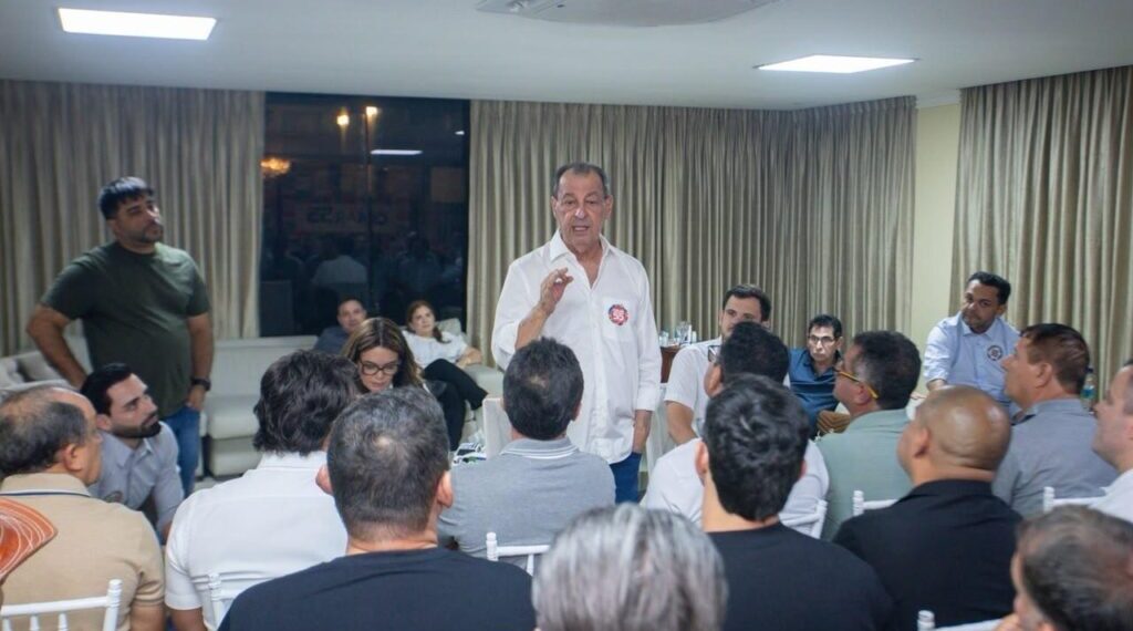 Omar Aziz reúne 37 vereadores e consolida força total em Manaus